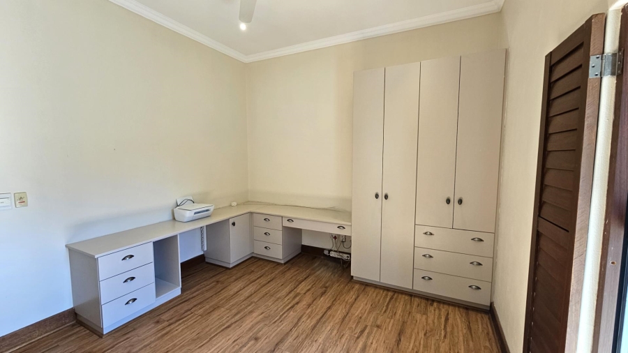 5 Bedroom Property for Sale in The Coves North West